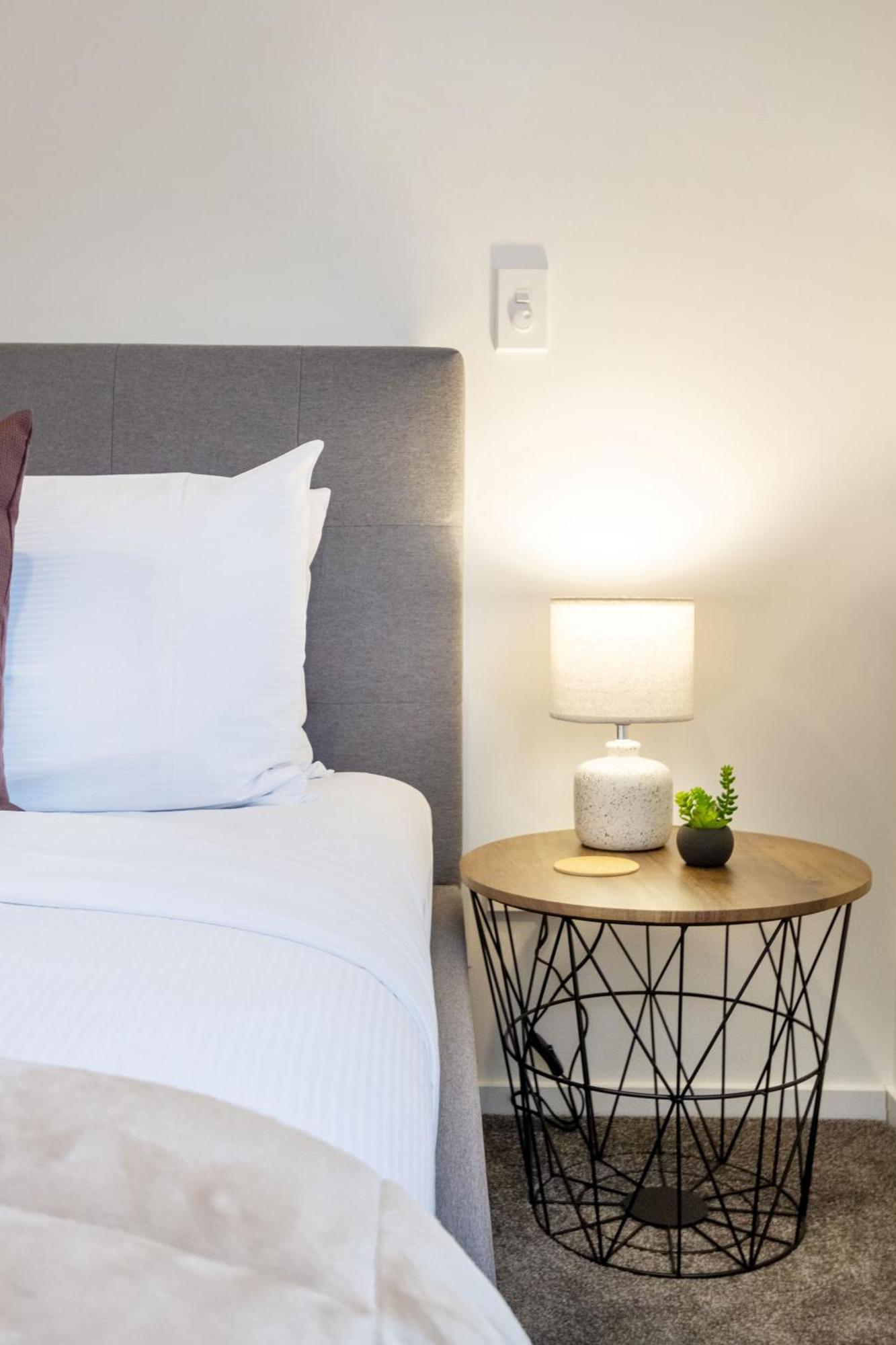 Executive Suite On Lichfield Street - 2 Bed 2 Bath Крайстчърч Екстериор снимка